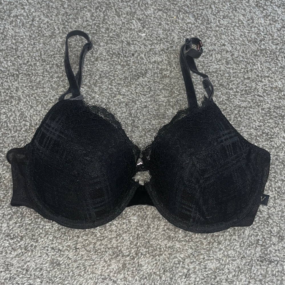 NWT Victorias Secret 32D bra